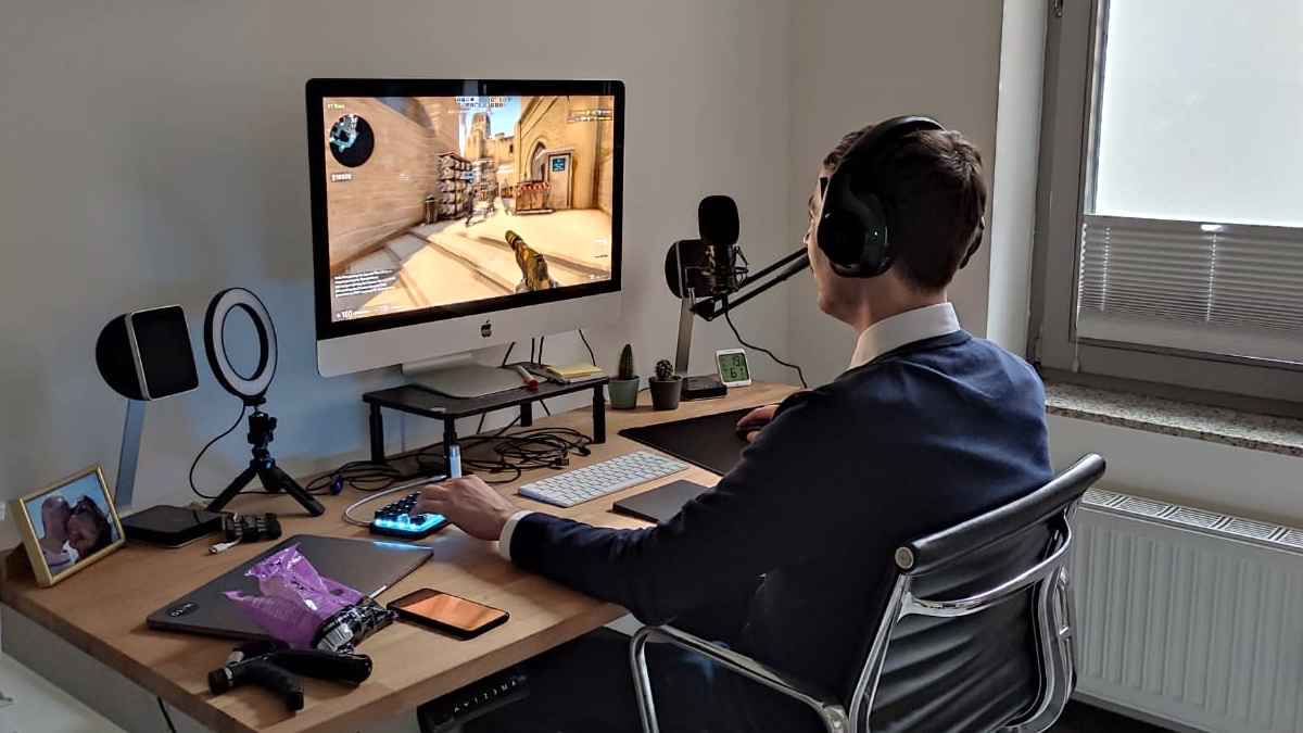 Jens playing Counter-Strike: Global Offensive.